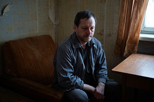 Мужчина в депресии из-за зависимости от кетамина
